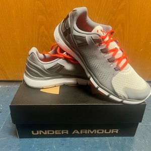 NWT Under Armour micro G limitless sneaker. Size 10.5